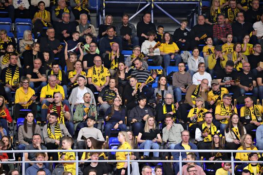 Tak bawili się kibice na meczu siatkarzy. Wsparcie trybun nie pomogło Luk Bogdanka znowu przegrała.