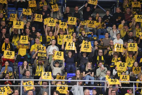 Tak bawili się kibice na meczu siatkarzy. Wsparcie trybun nie pomogło Luk Bogdanka znowu przegrała.