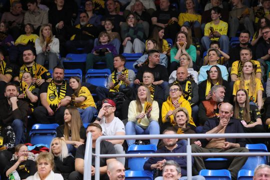 Tak bawili się kibice na meczu siatkarzy. Wsparcie trybun nie pomogło Luk Bogdanka znowu przegrała.