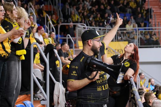 Tak bawili się kibice na meczu siatkarzy. Wsparcie trybun nie pomogło Luk Bogdanka znowu przegrała.