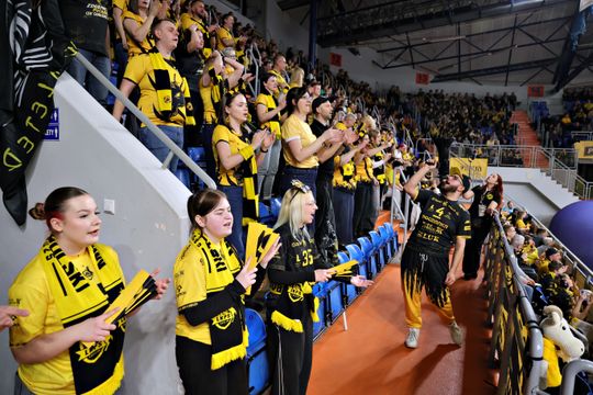 Tak bawili się kibice na meczu siatkarzy. Wsparcie trybun nie pomogło Luk Bogdanka znowu przegrała.