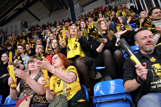 Tak bawili się kibice na meczu siatkarzy. Wsparcie trybun nie pomogło Luk Bogdanka znowu przegrała.