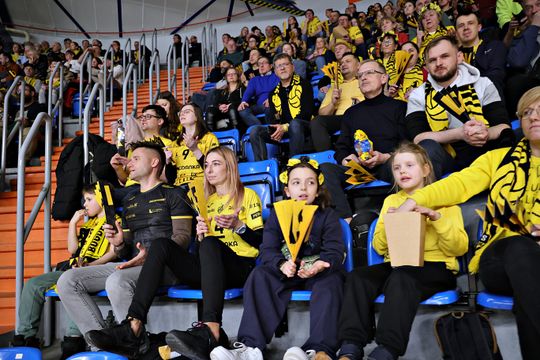 Tak bawili się kibice na meczu siatkarzy. Wsparcie trybun nie pomogło Luk Bogdanka znowu przegrała.