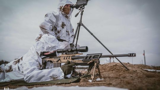 Żołnierze 21 Lubelskiego Batalionu Lekkiej Piechoty na poligonie w Nowej Dębie