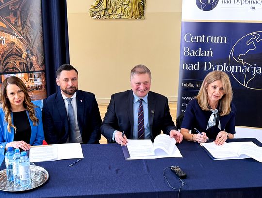 Podpisanie umowy o współpracy III LO z KUL w zakresie utworzenia klas dyplomatycznych
