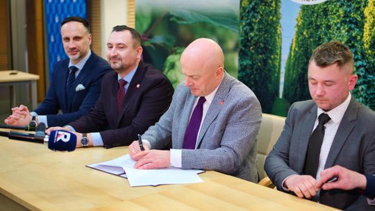 Podpisane porozumienia pomiędzy Województwem Lubelskim a Stowarzyszeniem Polskich Plantatorów Chmielu w Wilkowie