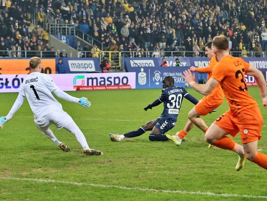 Lider pokonany. Motor dopisuje kolejne trzy punkty. Puchary już blisko.