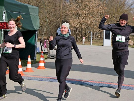 „10 tysięcy kroków”– biegiem lub marszem na dystansie około 8 km wokół Parku Ludowego „10 tysięcy kroków”– biegiem lub marszem na dystansie około 8 km wokół Parku Ludowego