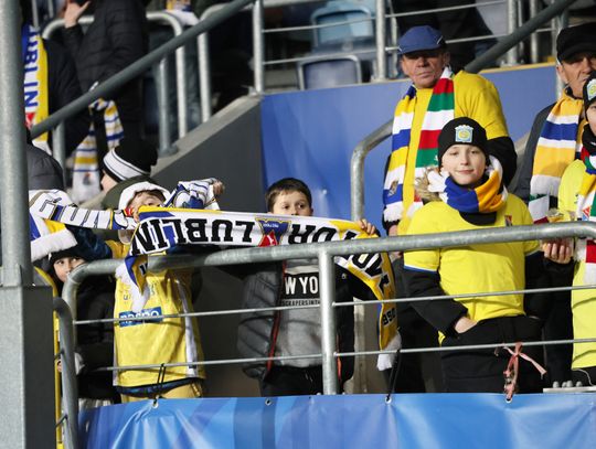 Kibice dumni ze swojej jedenastki. Zobacz zdjęcia fanów na trybunach .