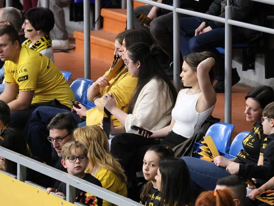 Zobacz zdjęcia kibiców z hali globus.