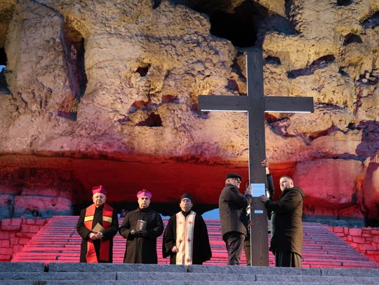 Droga krzyżowa na Majdanku.