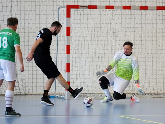 Charytatywny turniej piłkarski dla Adasia odbył się w hali szkoły podstawowej w Żabiej Woli.