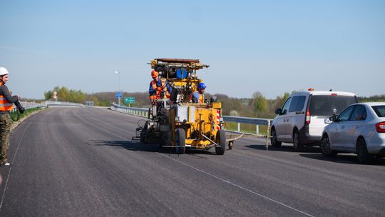 Prace wykończeniowe na obwodnicy Kocka na S19