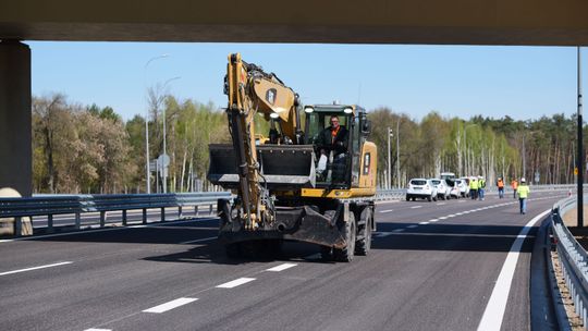 Prace wykończeniowe na obwodnicy Kocka na S19