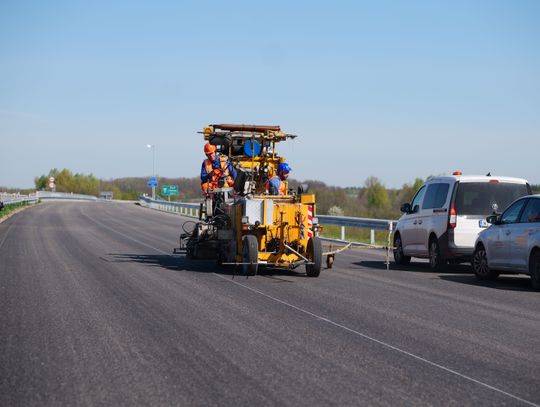 Prace wykończeniowe na obwodnicy Kocka na S19