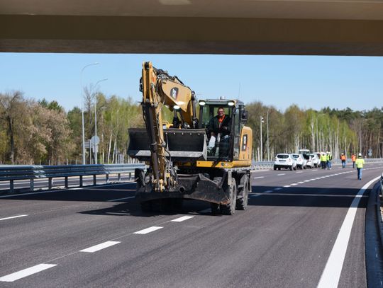 Prace wykończeniowe na obwodnicy Kocka na S19