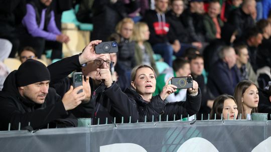 Fanatyczna atmosfera na trybunach. Zobacz zdjęcia kibiców na meczu Górnik Łęczna Śląsk Wrocław.