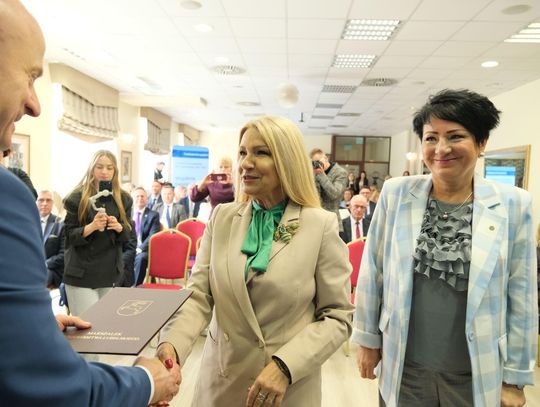 Wręczenie 21 umów EFS w Wojewódzkim Urząd Pracy.