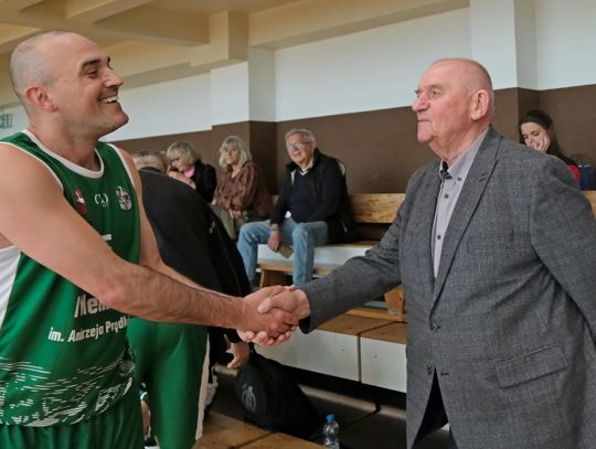 Zagrali ku pamięci trenera Andrzeja Prędkiewicza Zagrali ku pamięci trenera Andrzeja Prędkiewicza