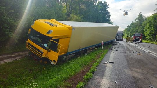 Czołowe zderzenie na DK17 w Łopienniku Nadrzecznym. Lądował LPR, są ...
