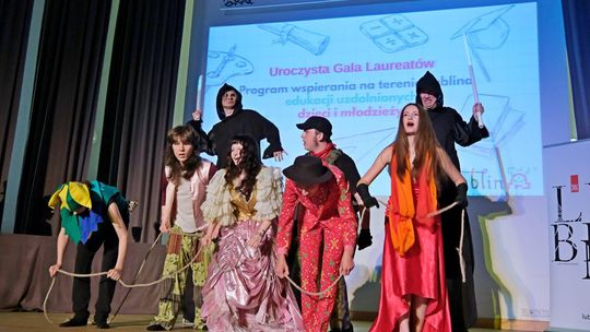 Stypendia dla laureatów konkursów artystycznych ze szkół podstawowych i ponadpodstawowych