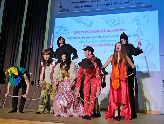 Stypendia dla laureatów konkursów artystycznych ze szkół podstawowych i ponadpodstawowych