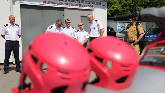 Konferencja prasowa Bezpieczne Wakacje nad Zalewem Zemborzyckim.