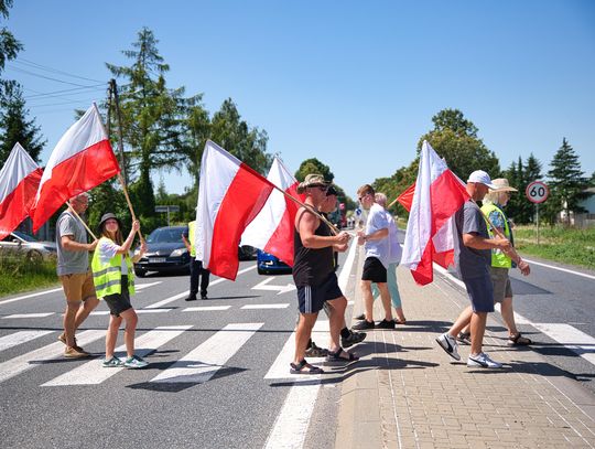 Protest przeciwko farmie wiatrowej w gminie Trawniki. Mieszkańcy zablokowali DK12