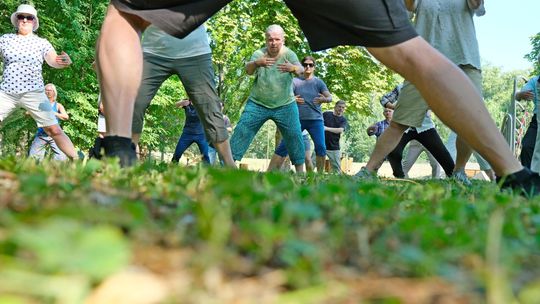 Zajęcia Tai Chi dla seniorów w Parku Ludowym