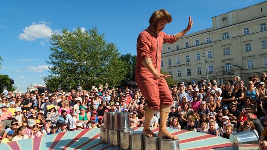 Carnaval Sztukmistrzów - na scenie Circus Grand Danois a w powietrzu finaliści zawodów trickline