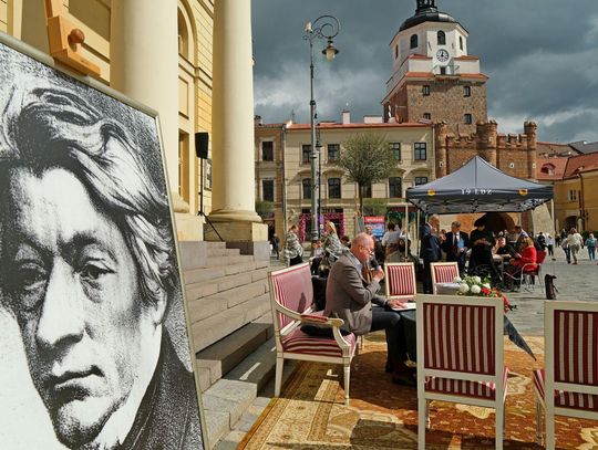Narodowe Czytanie Dziadów na Placach Wł. Łokietka i Po Farze