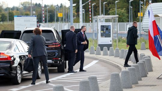 Konferencja prasowa Ministra Obrony Narodowej Kosiniaka - Kamysza na lubelskim lotnisku.