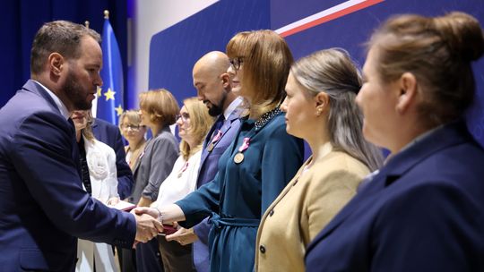 Dzień Edukacji Narodowej. Wojewoda wyróżnił nauczycieli placówek oświatowych.