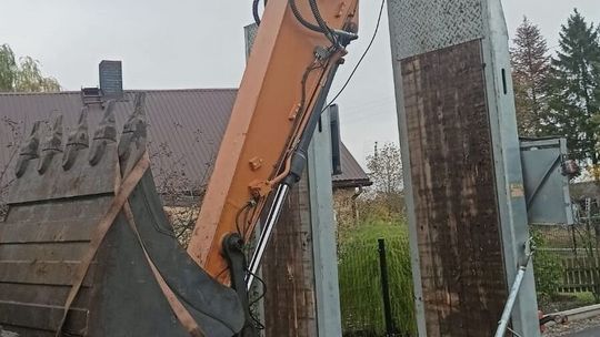 Koparka zerwana sieć policja 