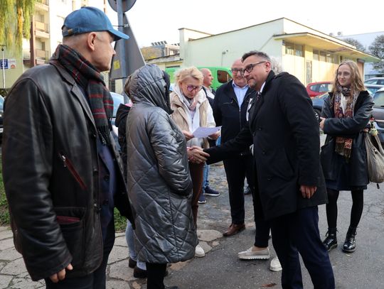 Kolejne spotkanie w sprawie wycinki drzew pod budowę parkingu przy ulicy Skautów.