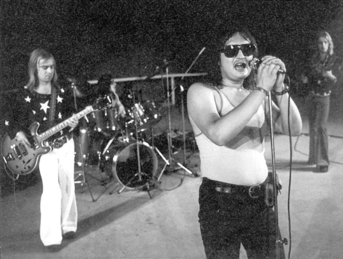 Na początek jazda obowiązkowa. Który ze znanych polskich artystów wystąpił gościnnie na debiutanckiej płycie Budki Suflera „Cień wielkiej góry” z 1975 roku? Na początek jazda obowiązkowa. Który ze znanych polskich artystów wystąpił gościnnie na debiutanckiej płycie Budki Suflera „Cień wielkiej góry” z 1975 roku?