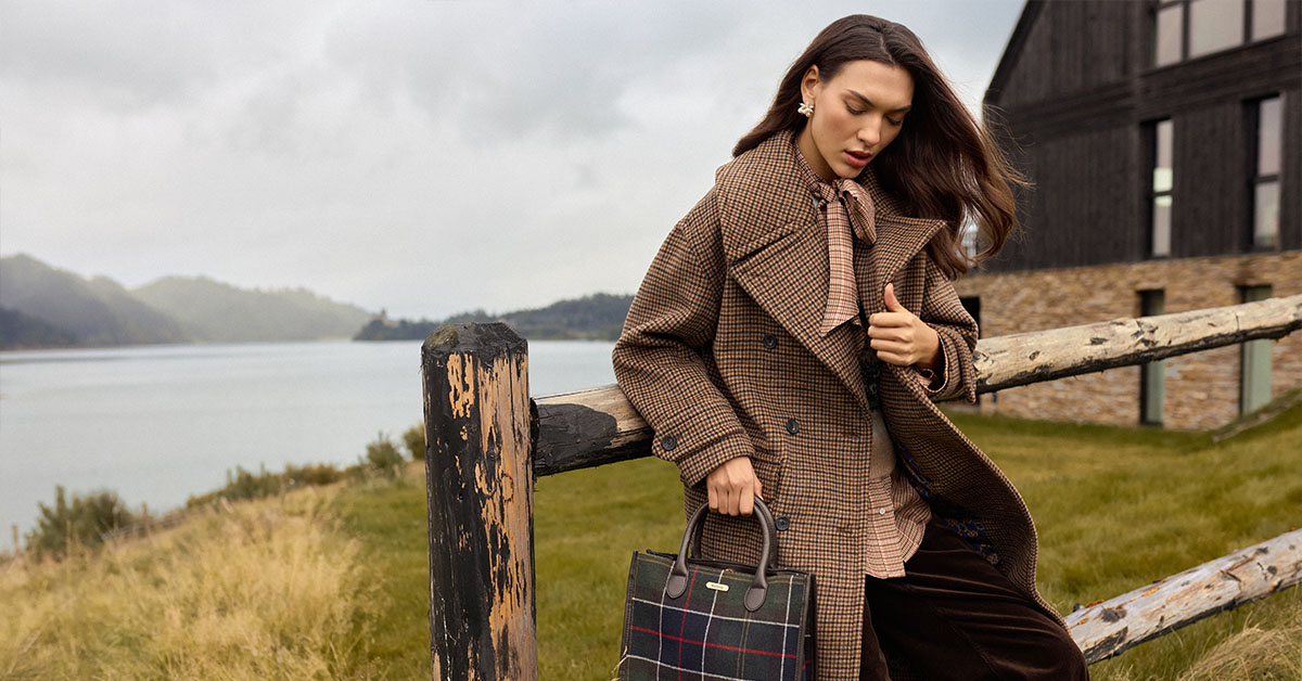 elegancki płaszcz z kapturem