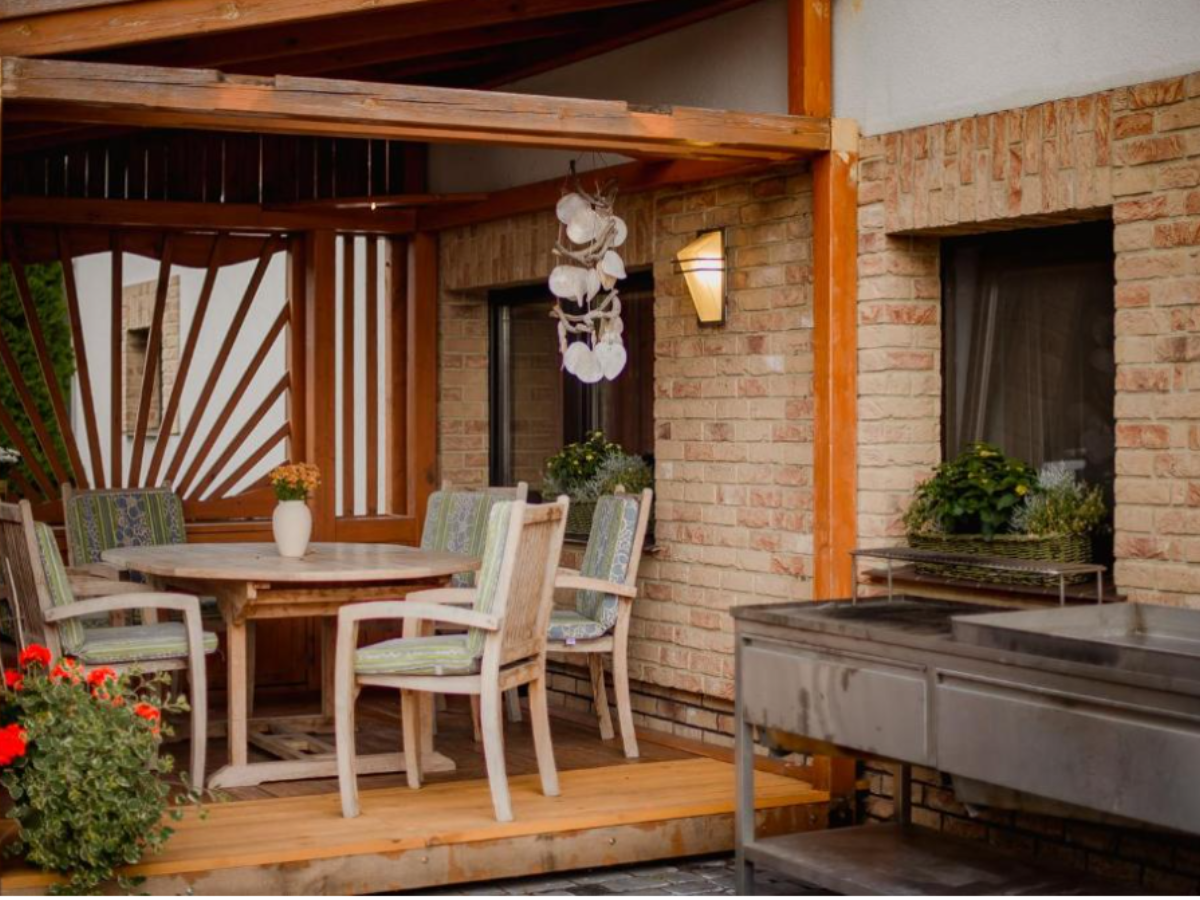 Panorama Stawów Milickich i tereny zielone wokół Agroturystyki Tatarska Zagroda – malownicze miejsce na noclegi.