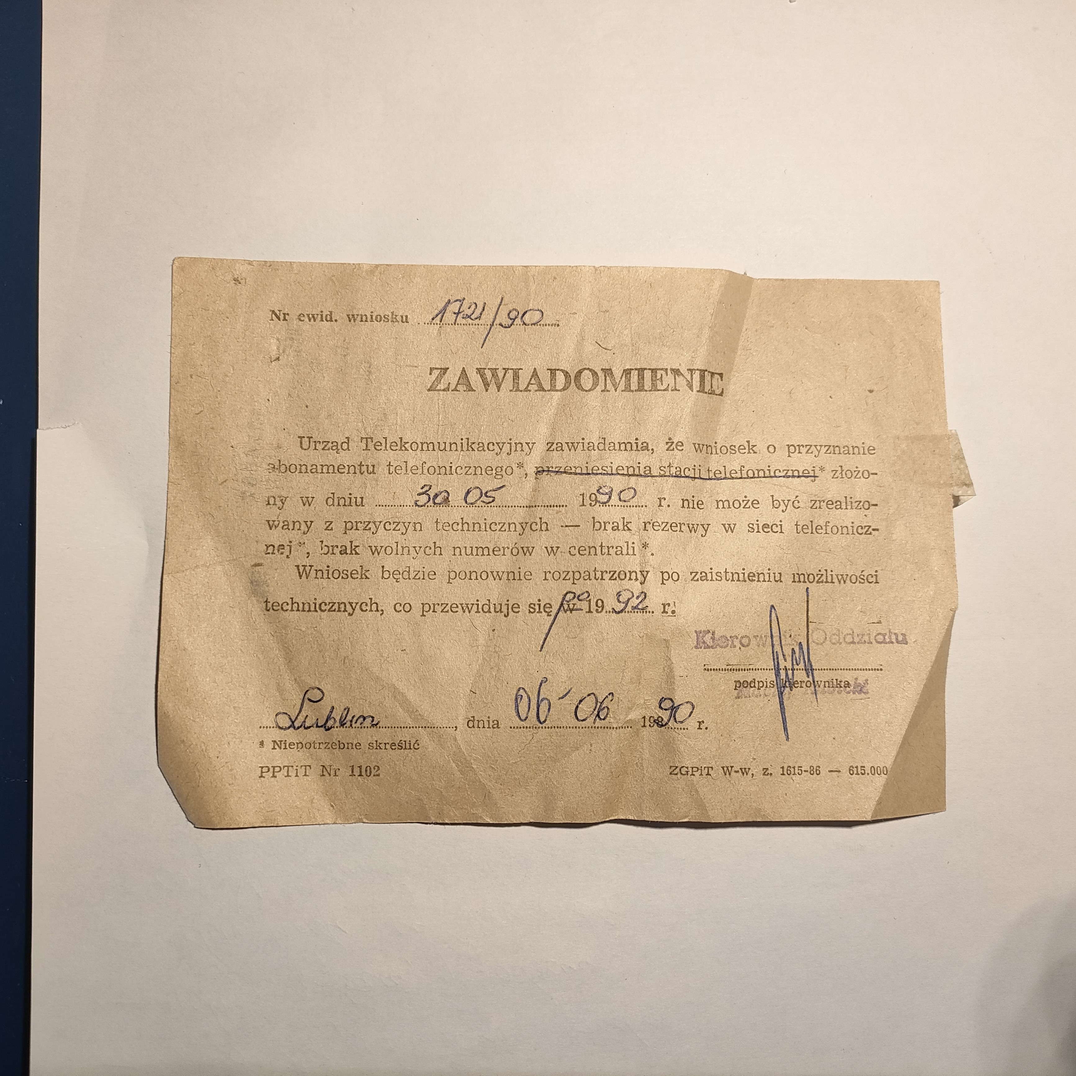 PRL w praktyce: odmowa przyznania telefonu z powodu braku wolnych numerów. Dokument z 1990 roku.