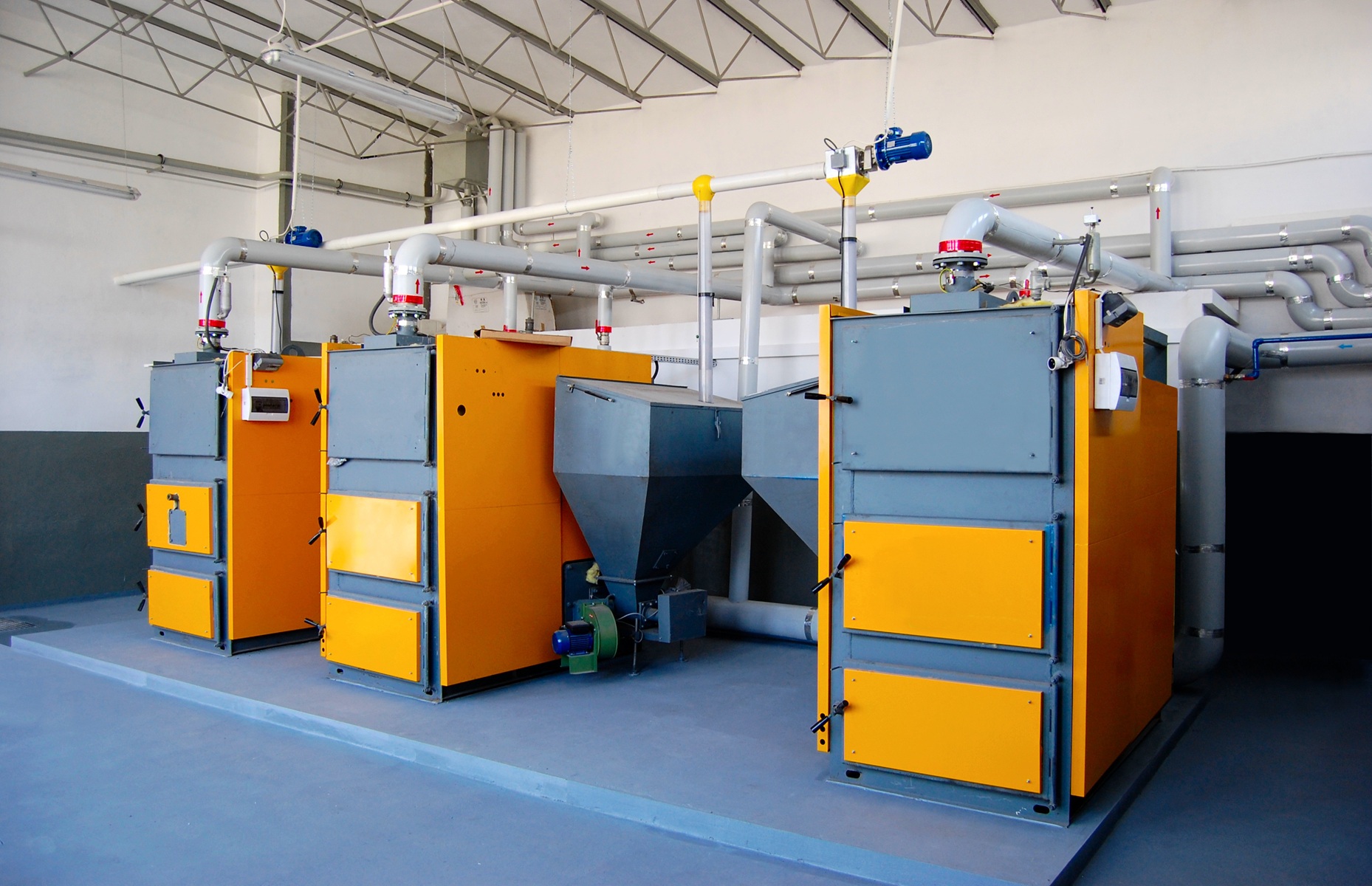 Modernizacja instalacji grzewczej w domu – analiza, jak zmniejszyć koszty ogrzewania gazowego, dostosować ogrzewanie i stabilizować miesięczne wydatki na energię cieplną.