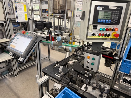 modernizacja maszyny z robotem